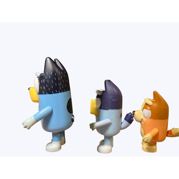 Bluey Family Figurine Set of 3 Action Figures - Picture 7 of 8